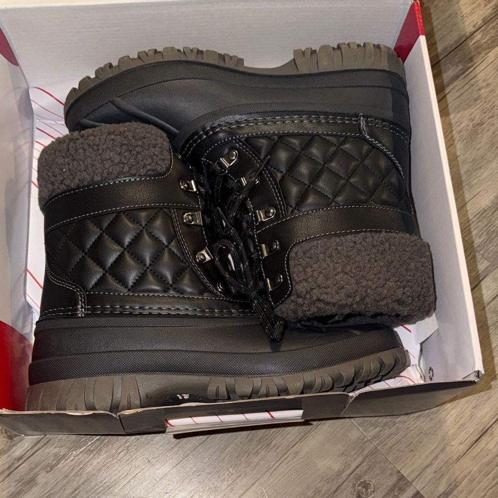 Skechers Quilted Black Lace-Up Winter & Rain Boots
